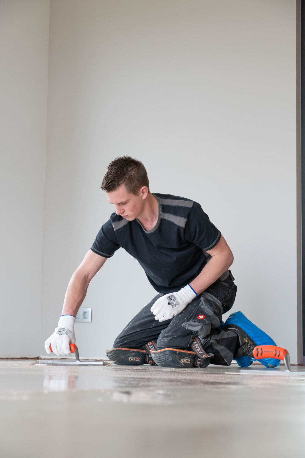 Egaline aangebracht op een betonnen vloer voor een perfect gladde afwerking.